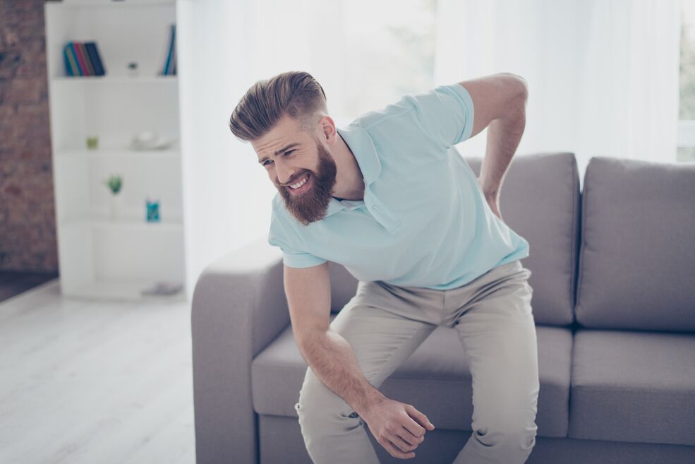 Acute lower back pain with sharp movements to a patient with osteochondria