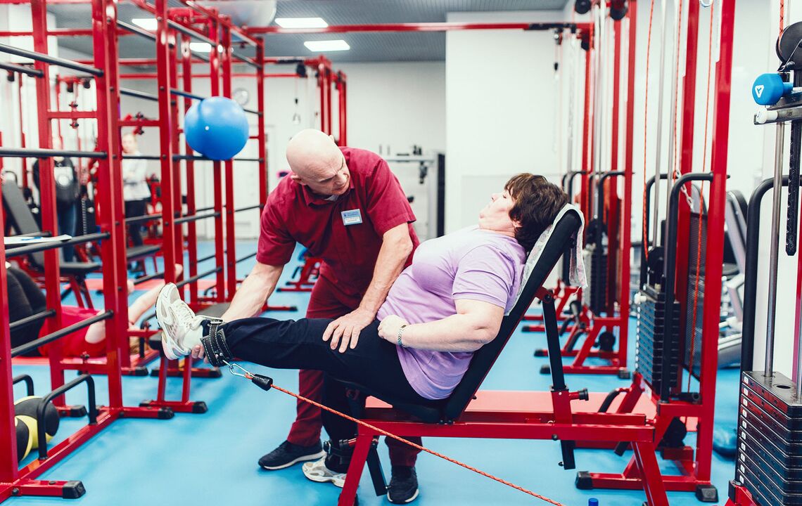 Exercises to a simulator to treat knee